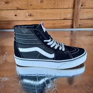 Vans Off The Wall Womans Sk8Hi sz 6